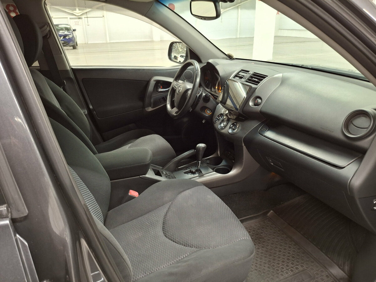 Toyota RAV4 с пробегом — 2011 год. Фото: #10