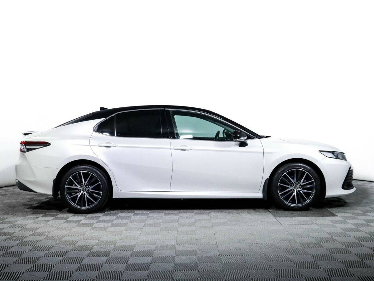 Toyota Camry с пробегом — 2021 год. Фото: #3