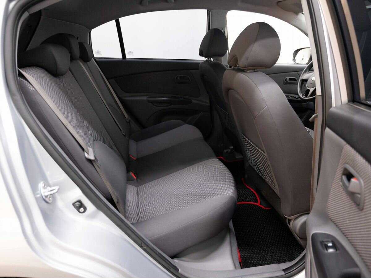 Kia Rio с пробегом — 2011 год. Фото: #9