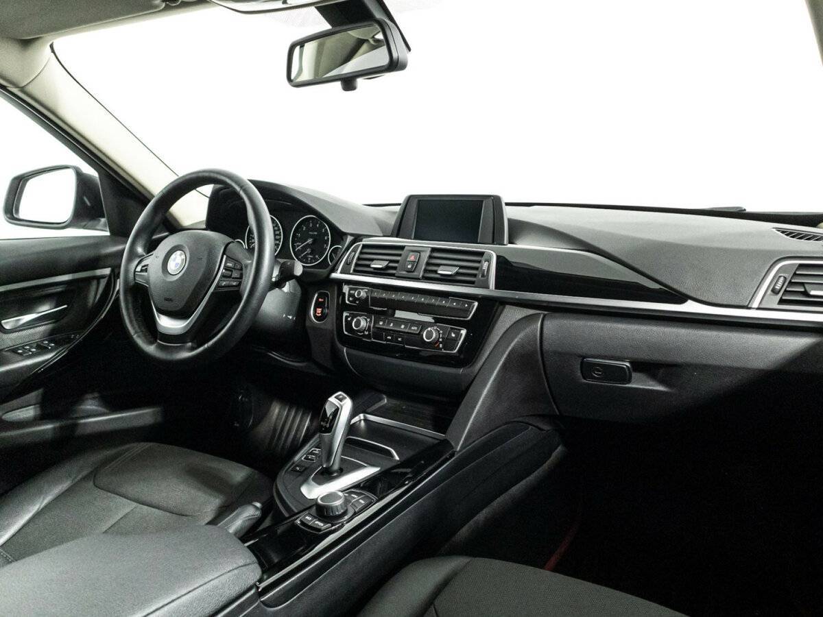 BMW 3 серии с пробегом — 2018 год. Фото: #8