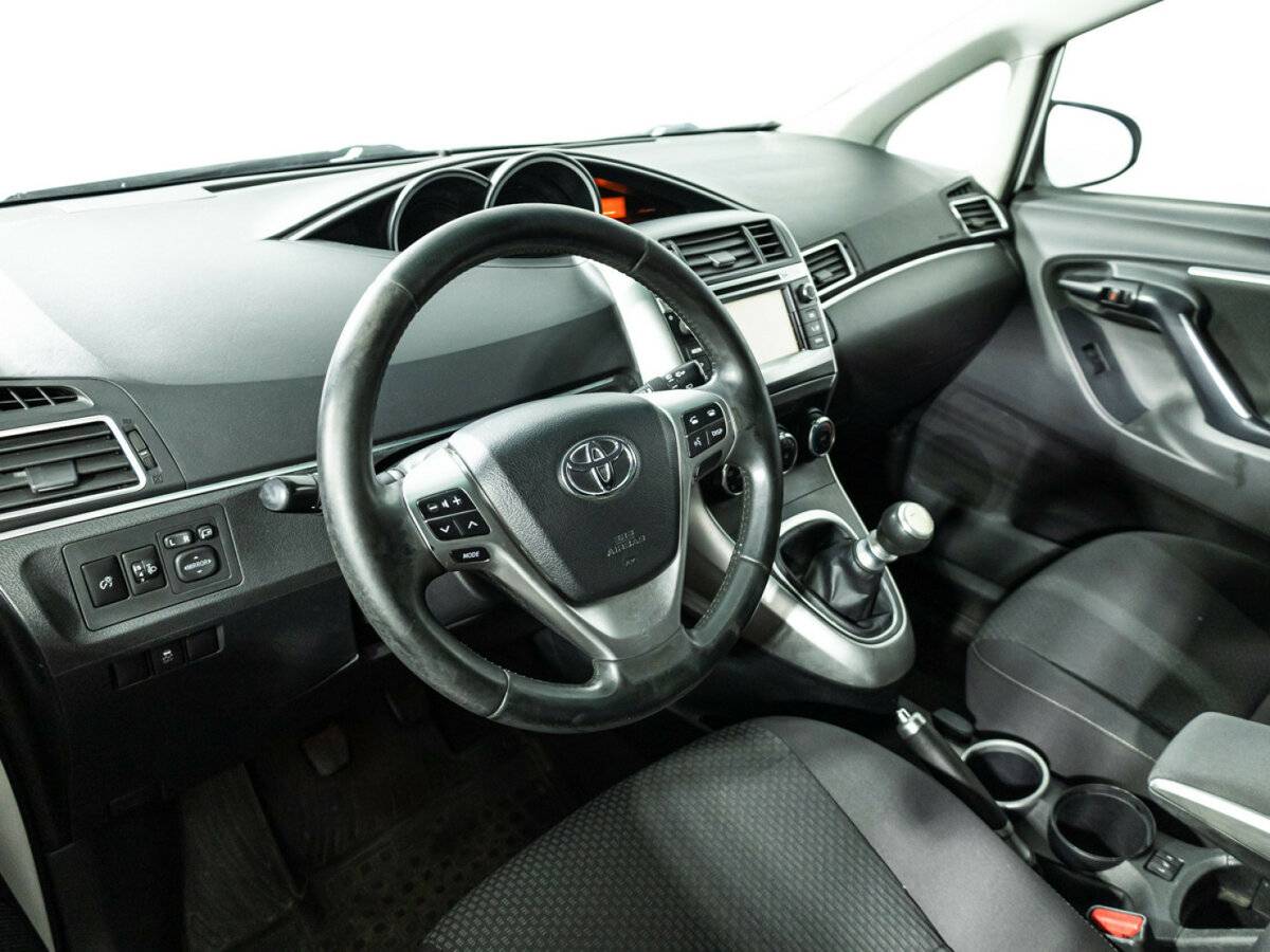 Toyota Verso с пробегом — 2013 год. Фото: #10