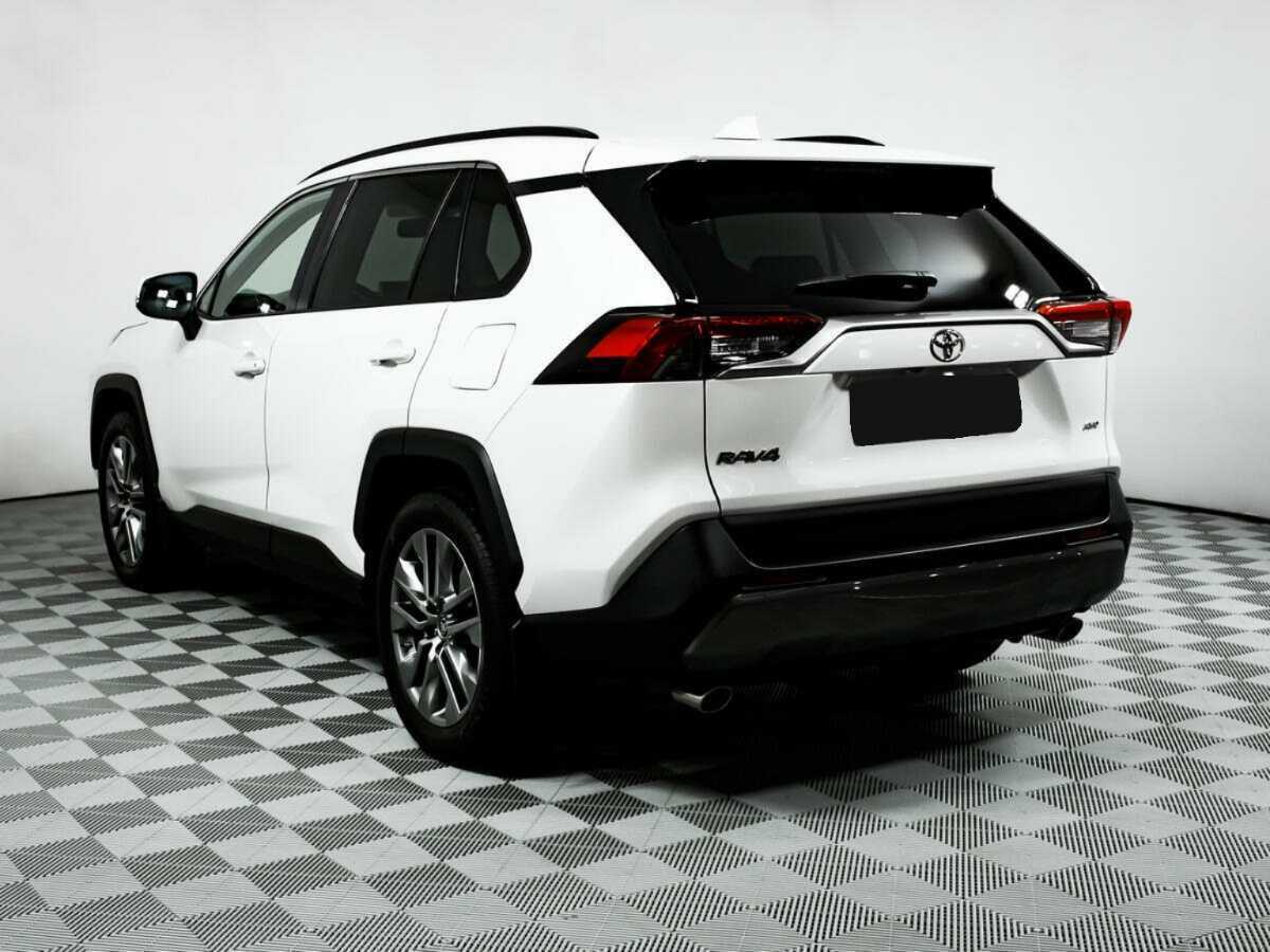 Toyota RAV4 с пробегом — 2021 год. Фото: #6