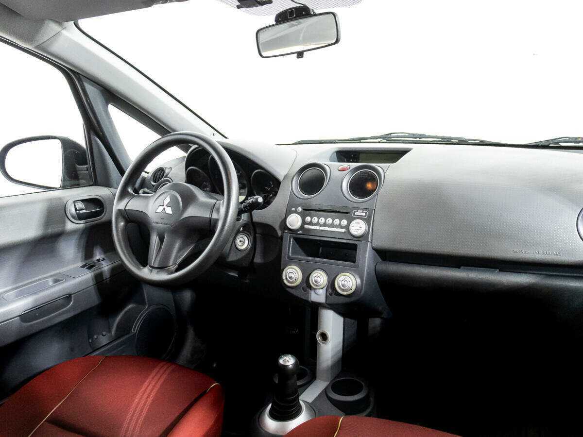 Mitsubishi Colt с пробегом — 2008 год. Фото: #8
