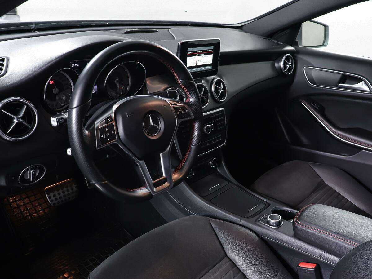 Mercedes-Benz GLA с пробегом — 2015 год. Фото: #10