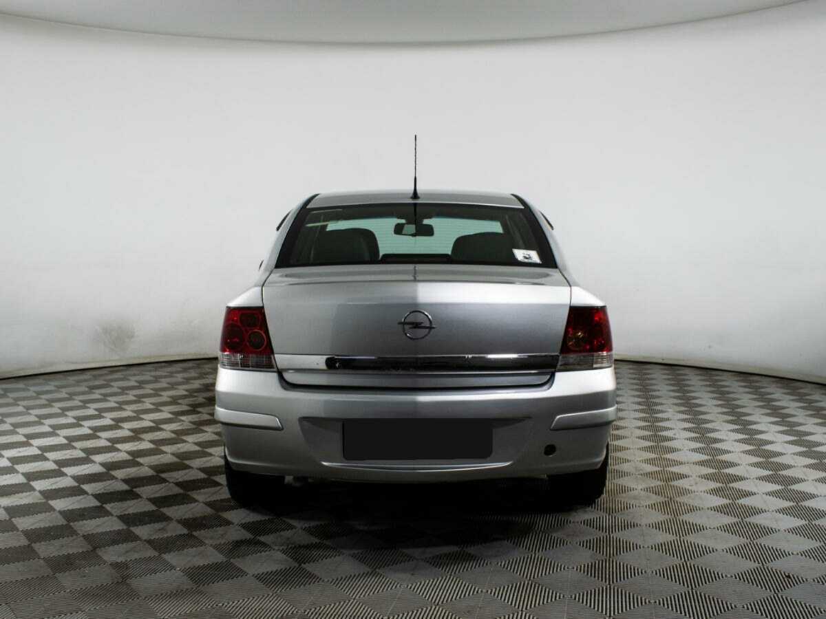 Opel Astra с пробегом — 2010 год. Фото: #5