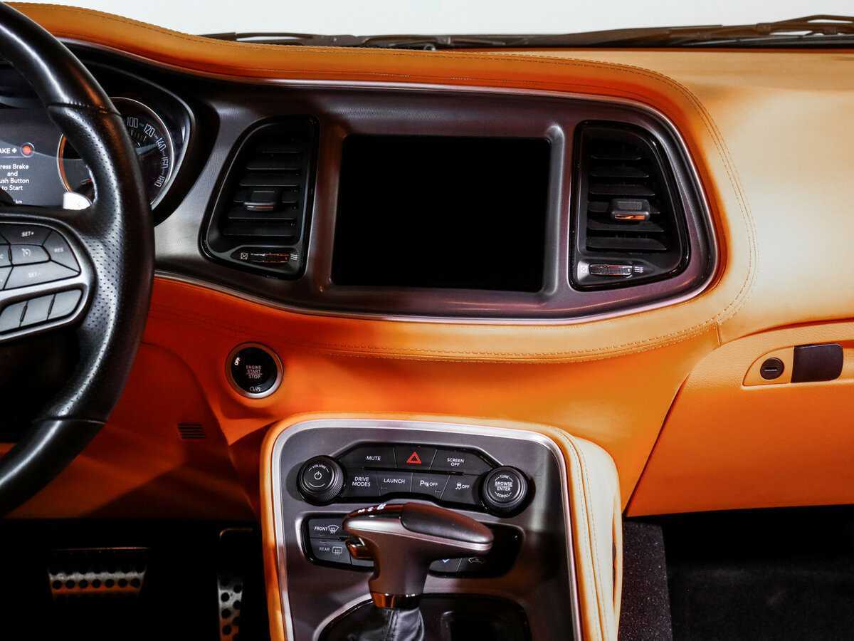 Dodge Challenger с пробегом — 2022 год. Фото: #12