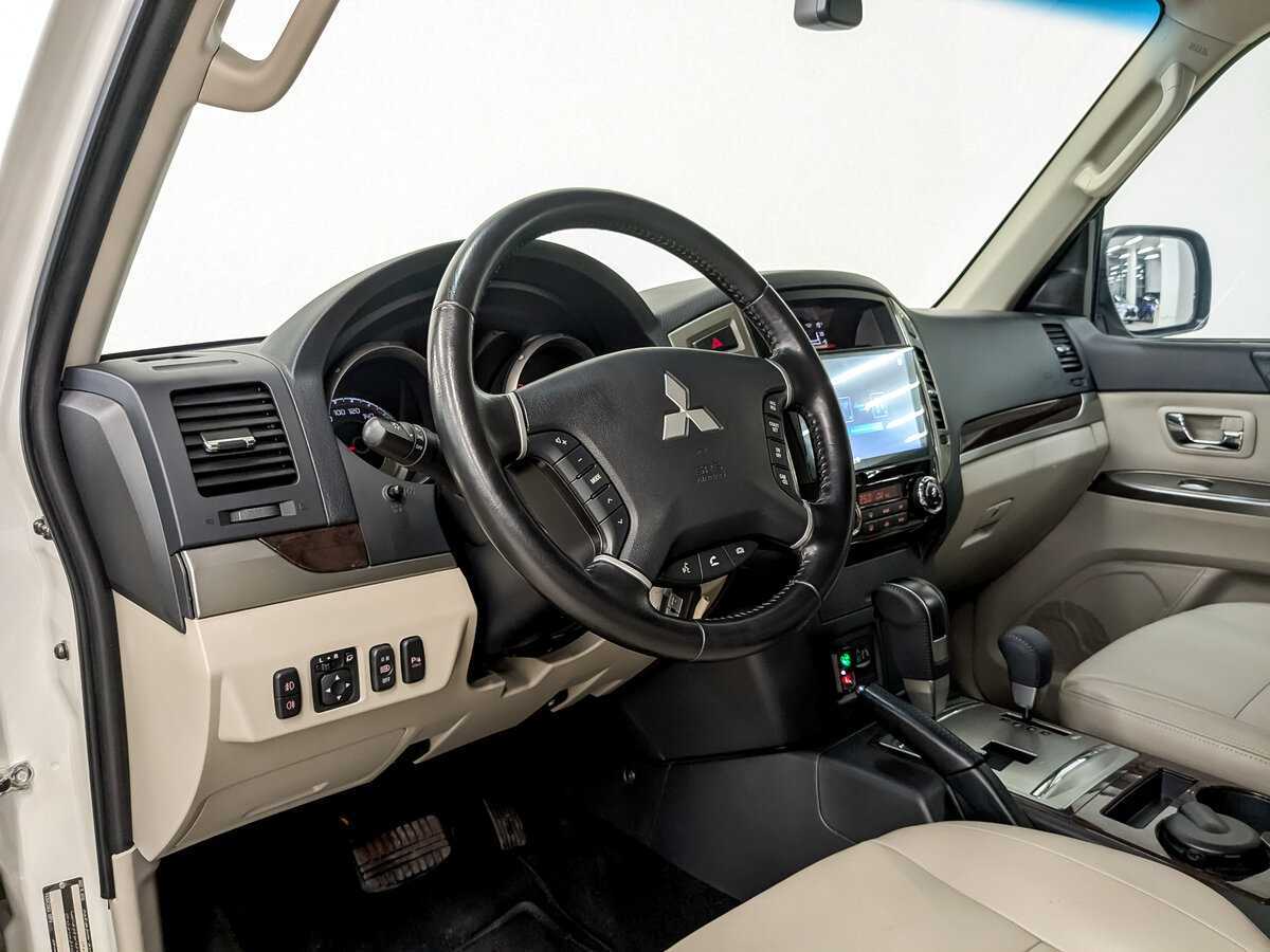 Mitsubishi Pajero с пробегом — 2021 год. Фото: #15