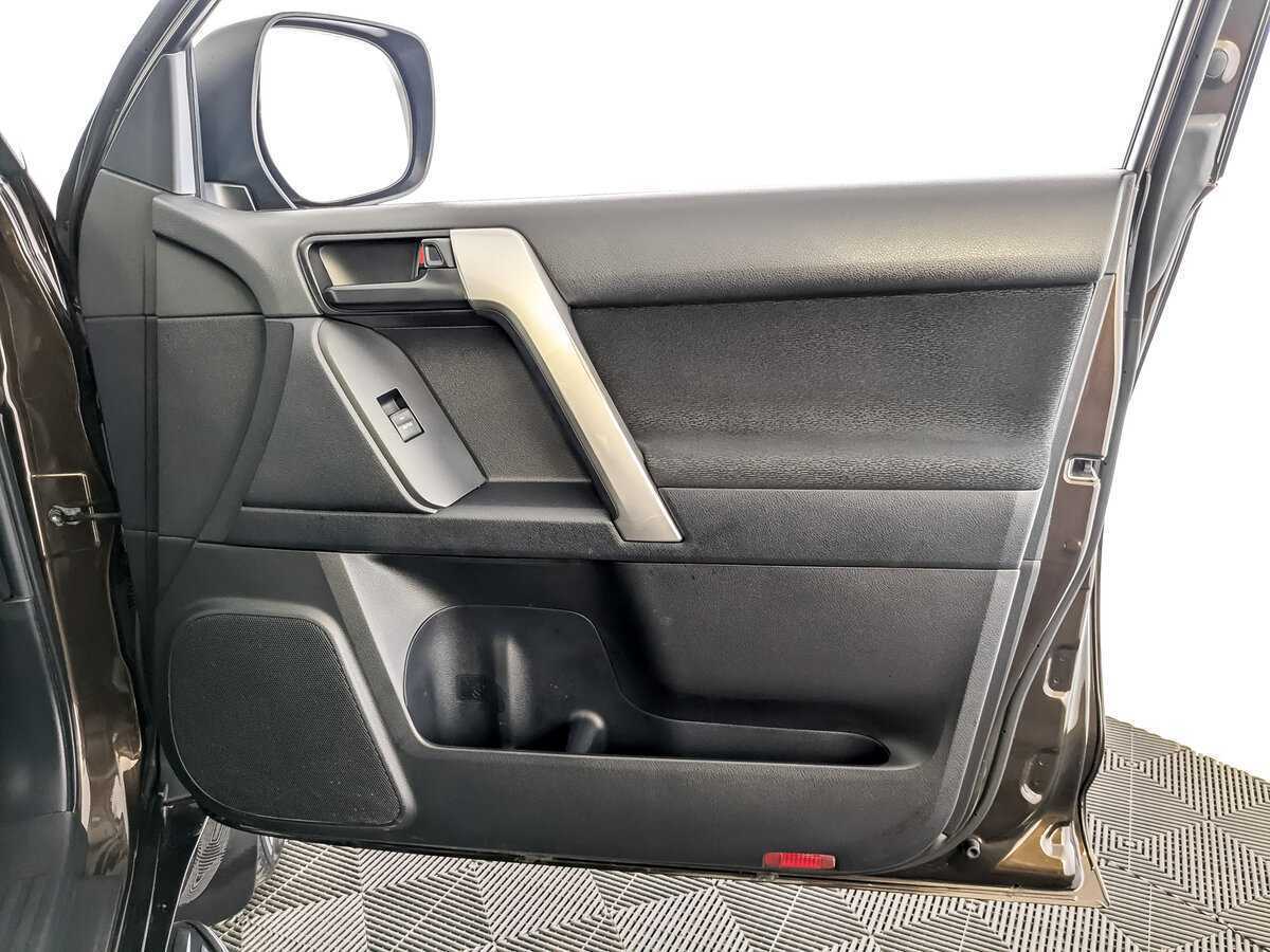 Toyota Land Cruiser Prado с пробегом — 2017 год. Фото: #20