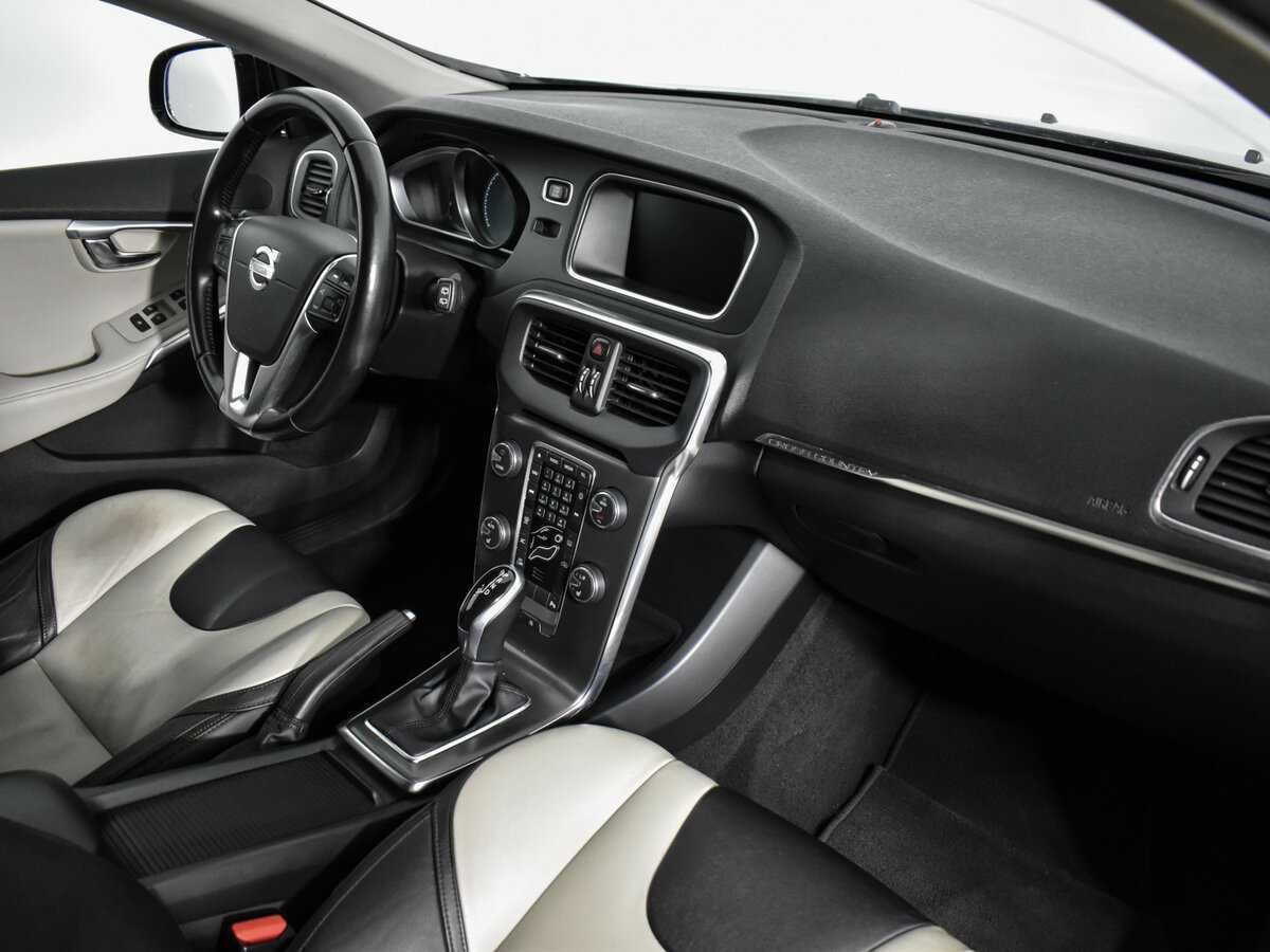 Volvo V40 с пробегом — 2014 год. Фото: #13