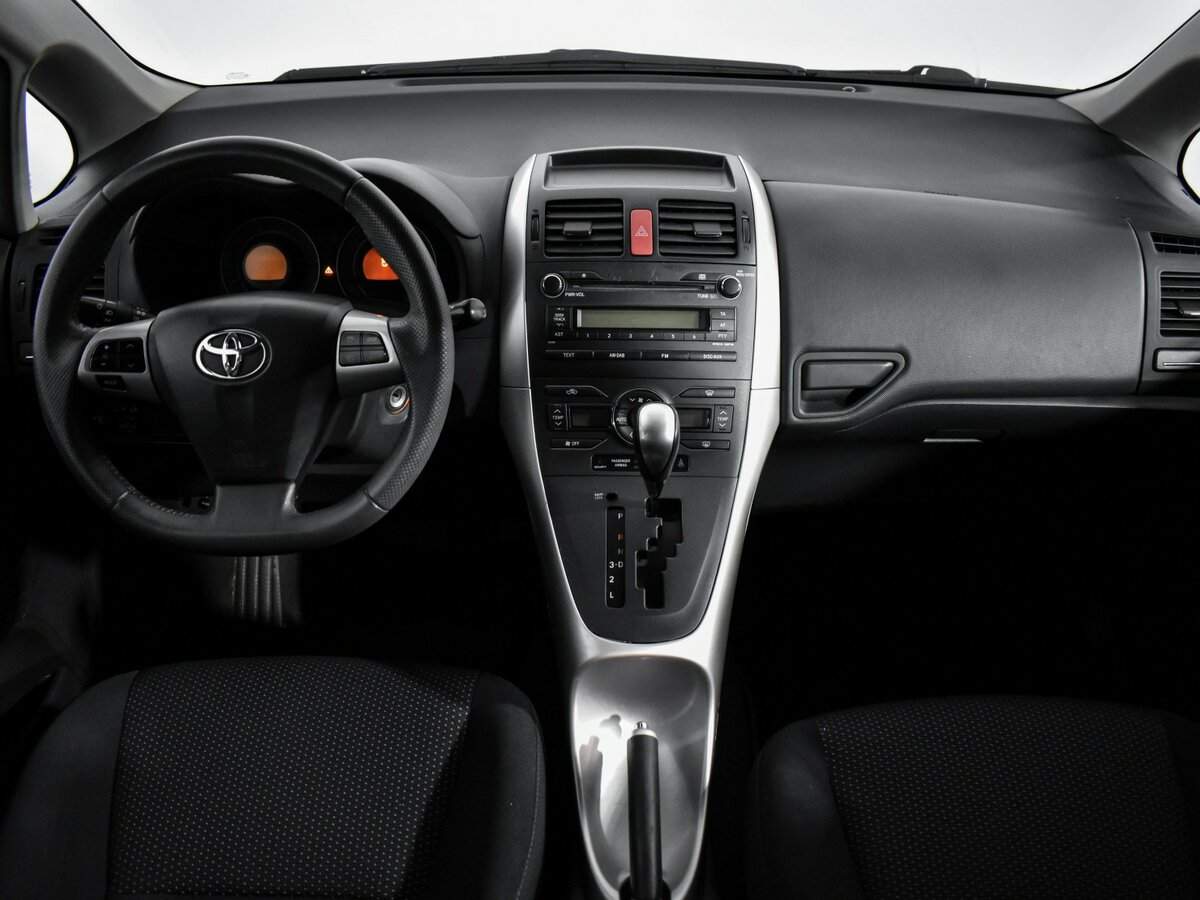 Toyota Auris с пробегом — 2012 год. Фото: #15