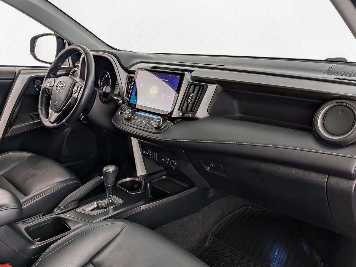Toyota RAV4 с пробегом — 2017 год. Фото: #8