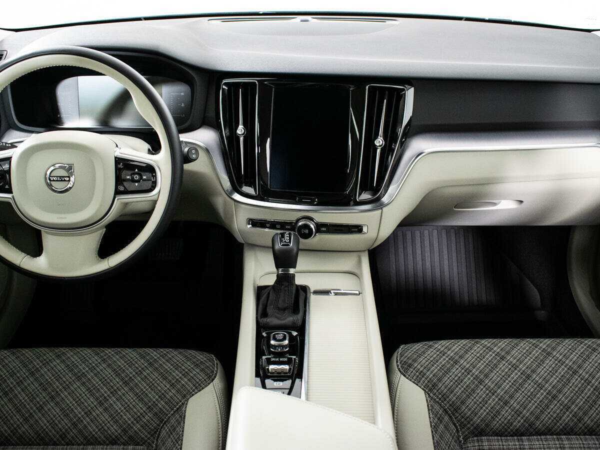 Volvo V60 Cross Country с пробегом — 2019 год. Фото: #10