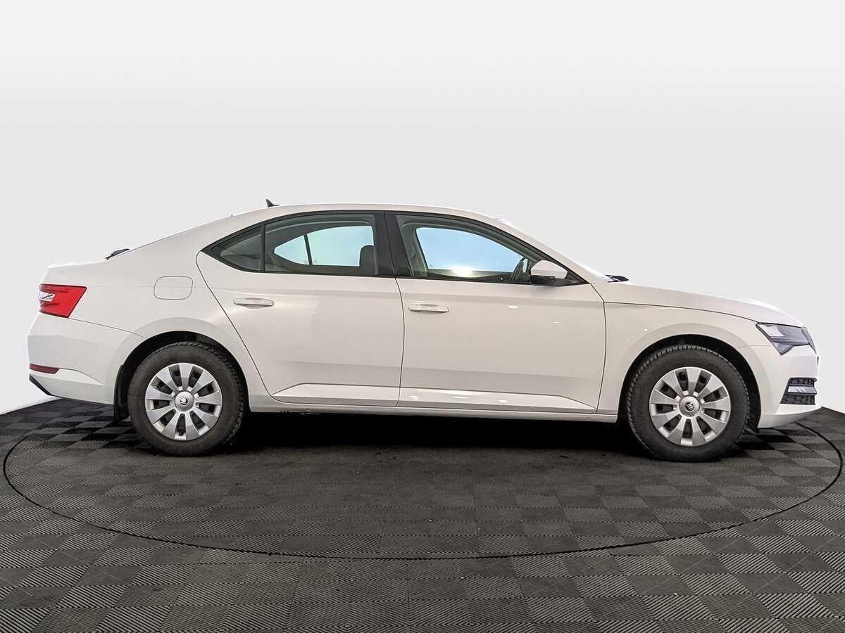 Skoda Superb с пробегом — 2021 год. Фото: #3