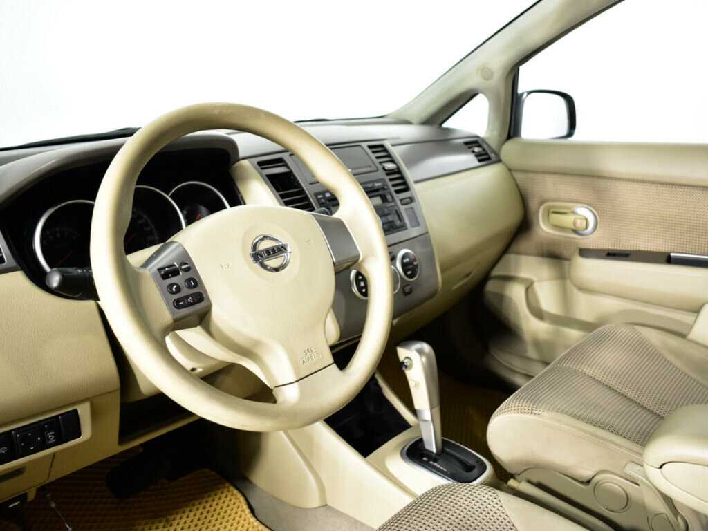Nissan Tiida с пробегом — 2011 год. Фото: #12