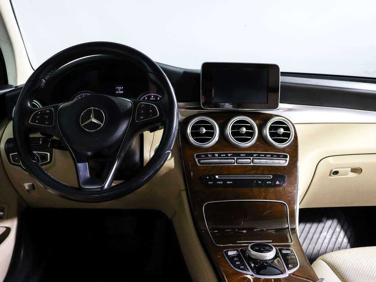 Mercedes-Benz GLC с пробегом — 2015 год. Фото: #11