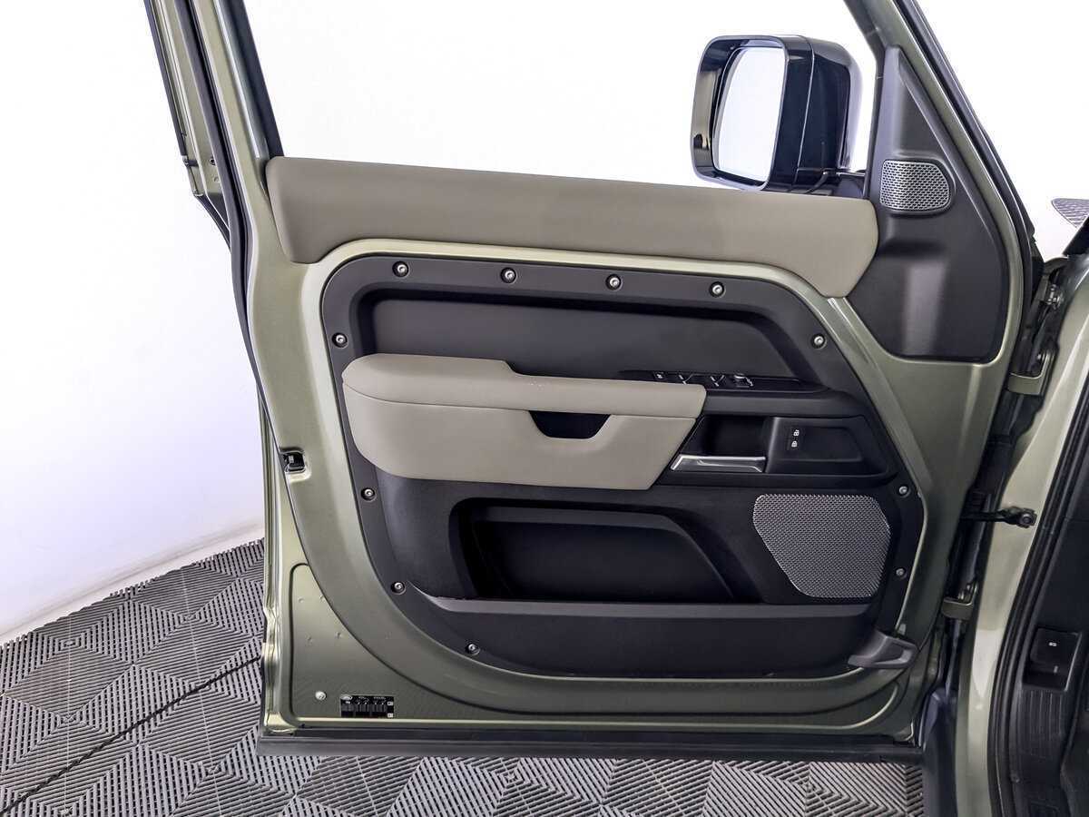 Land Rover Defender с пробегом — 2021 год. Фото: #18