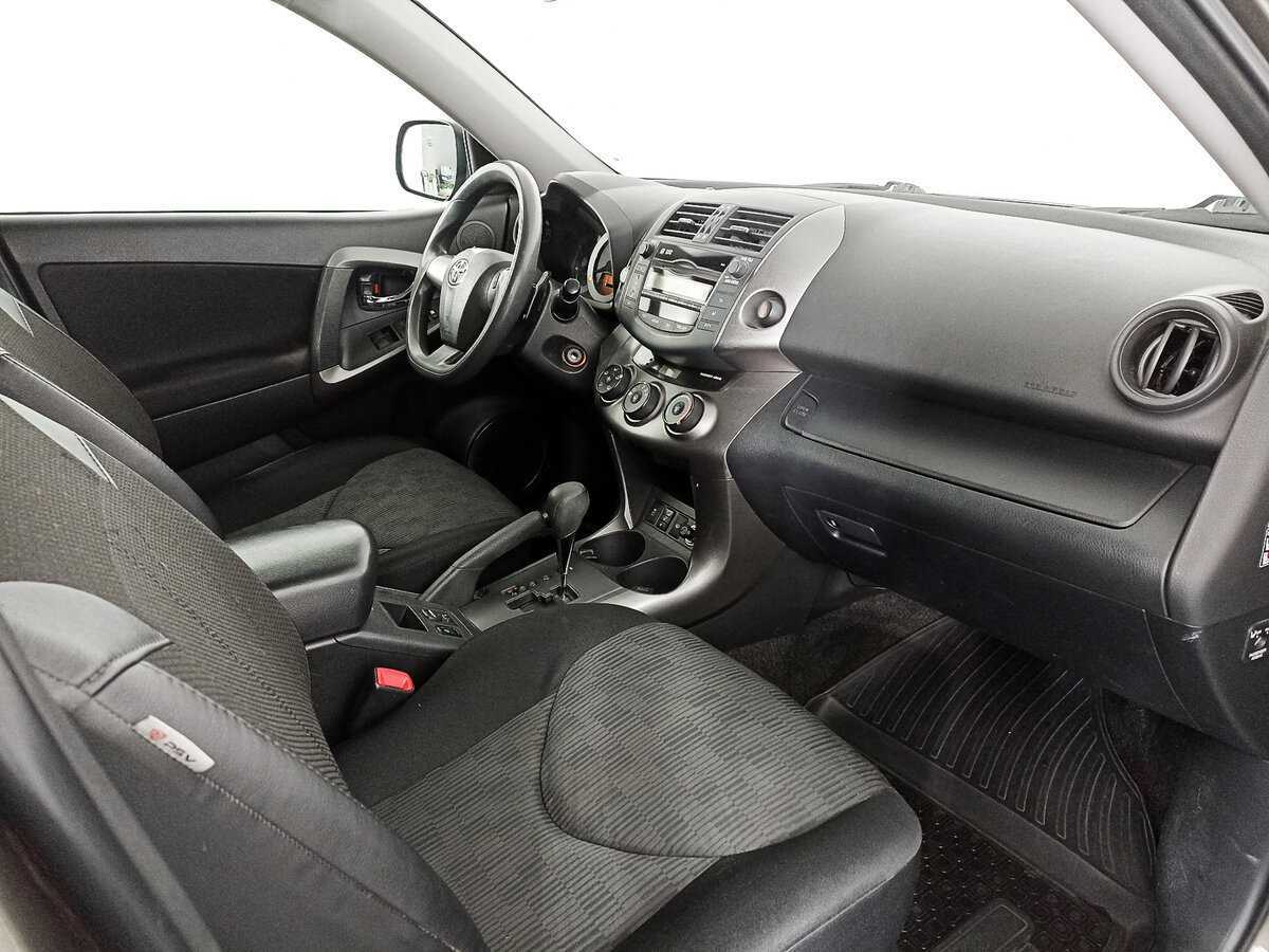 Toyota RAV4 с пробегом — 2011 год. Фото: #8