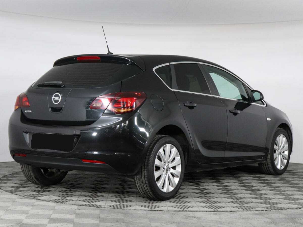 Opel Astra с пробегом — 2011 год. Фото: #4