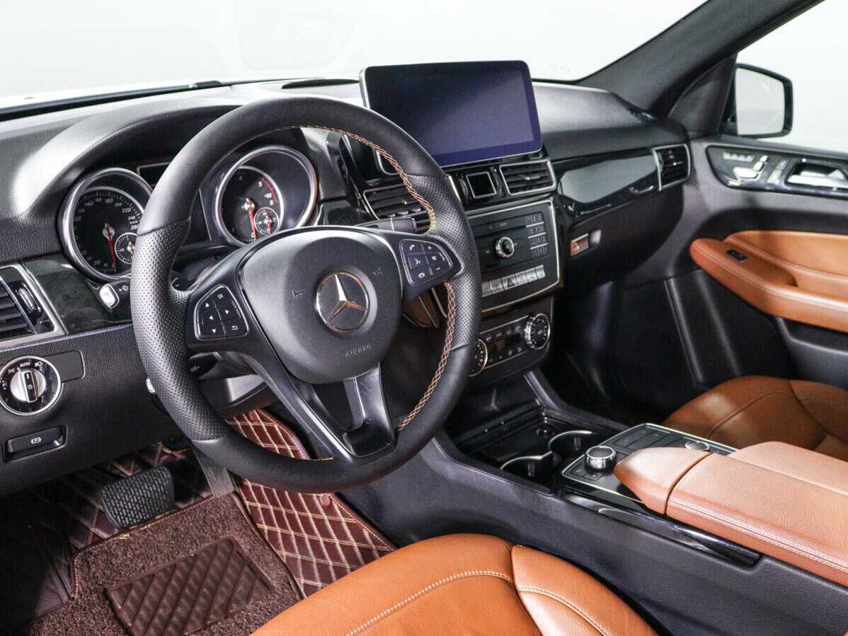 Mercedes-Benz GLE с пробегом — 2015 год. Фото: #11