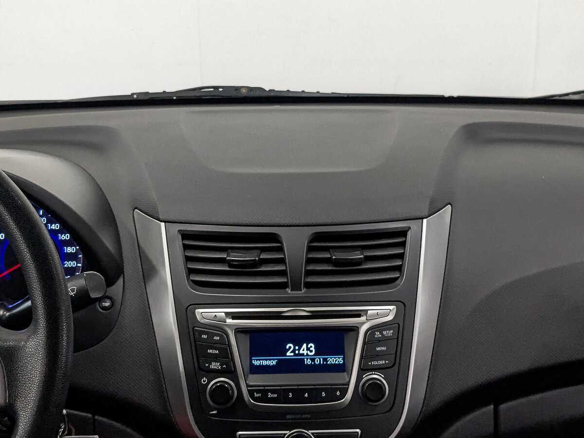 Hyundai Solaris с пробегом — 2015 год. Фото: #14