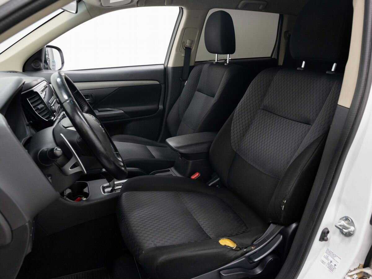 Mitsubishi Outlander с пробегом — 2012 год. Фото: #9