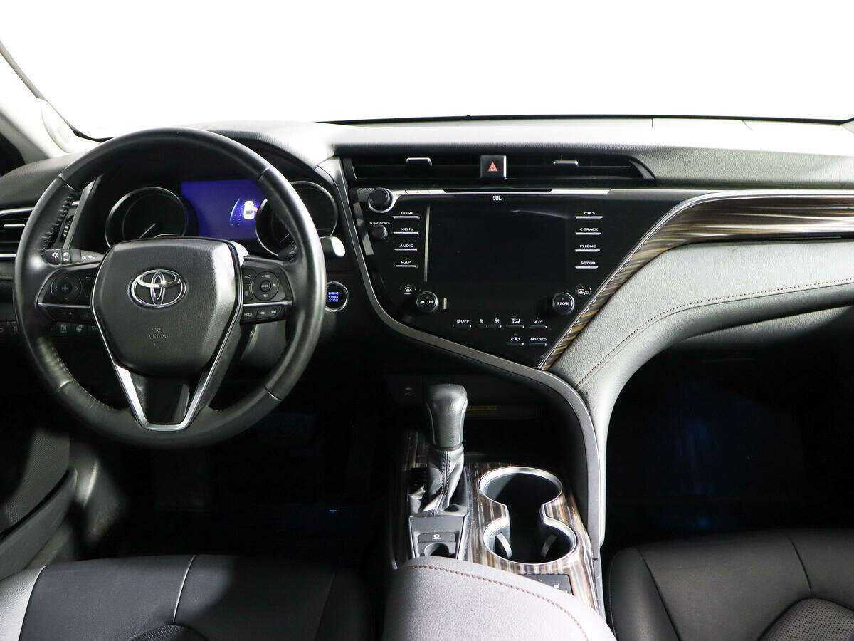 Toyota Camry с пробегом — 2020 год. Фото: #9