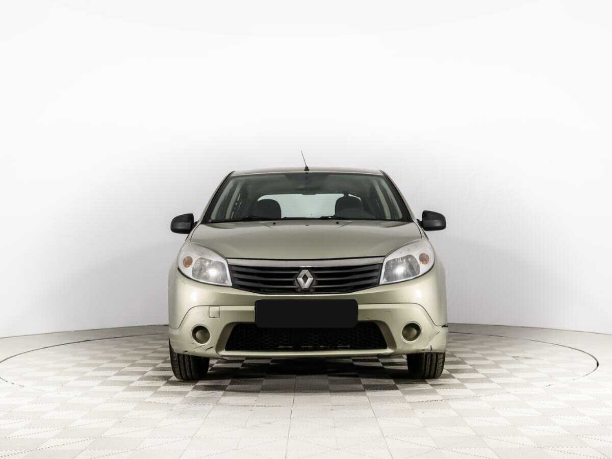 Renault Sandero с пробегом — 2013 год. Фото: #1