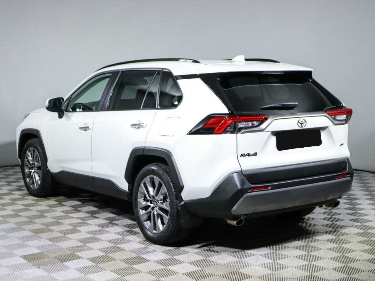 Toyota RAV4 с пробегом — 2021 год. Фото: #6