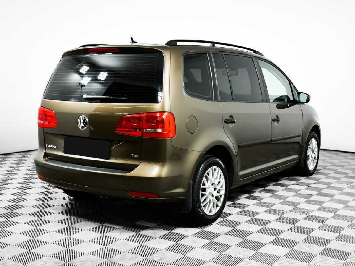 Volkswagen Touran с пробегом — 2013 год. Фото: #4