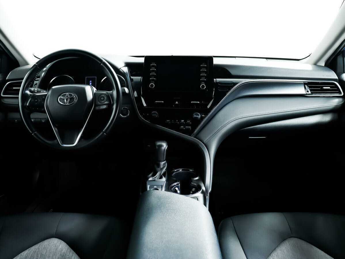 Toyota Camry с пробегом — 2021 год. Фото: #10