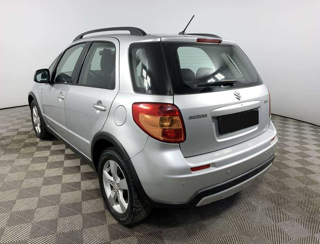 Suzuki SX4 с пробегом — 2010 год. Фото: #6