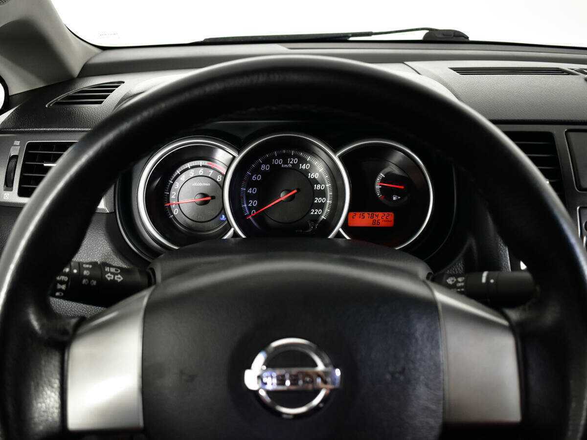 Nissan Tiida с пробегом — 2011 год. Фото: #10