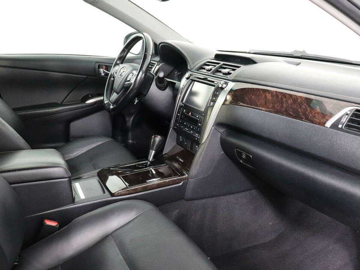 Toyota Camry с пробегом — 2015 год. Фото: #6