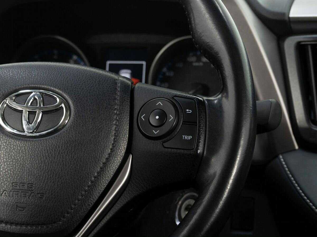 Toyota RAV4 с пробегом — 2018 год. Фото: #14