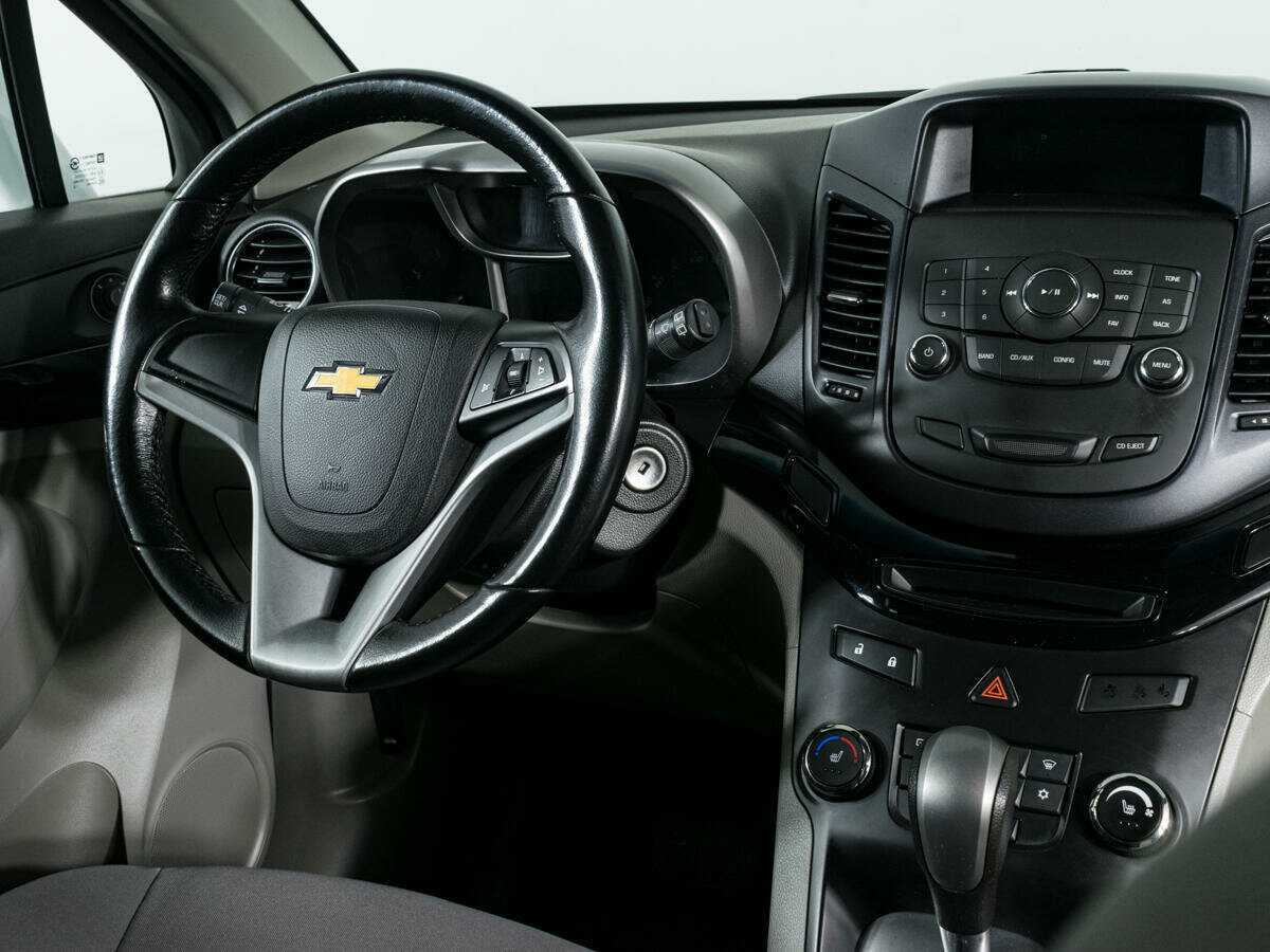Chevrolet Orlando с пробегом — 2012 год. Фото: #10