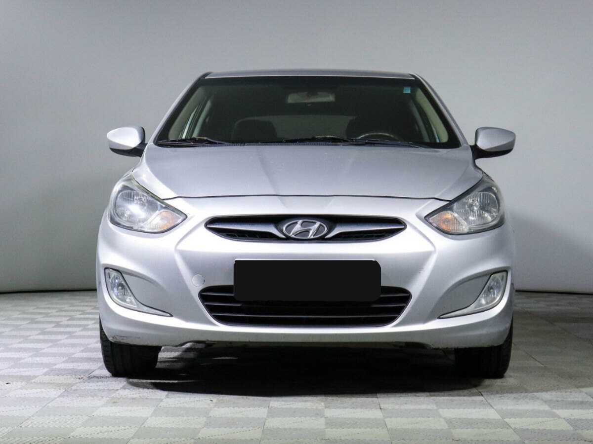 Hyundai Solaris с пробегом — 2011 год. Фото: #1
