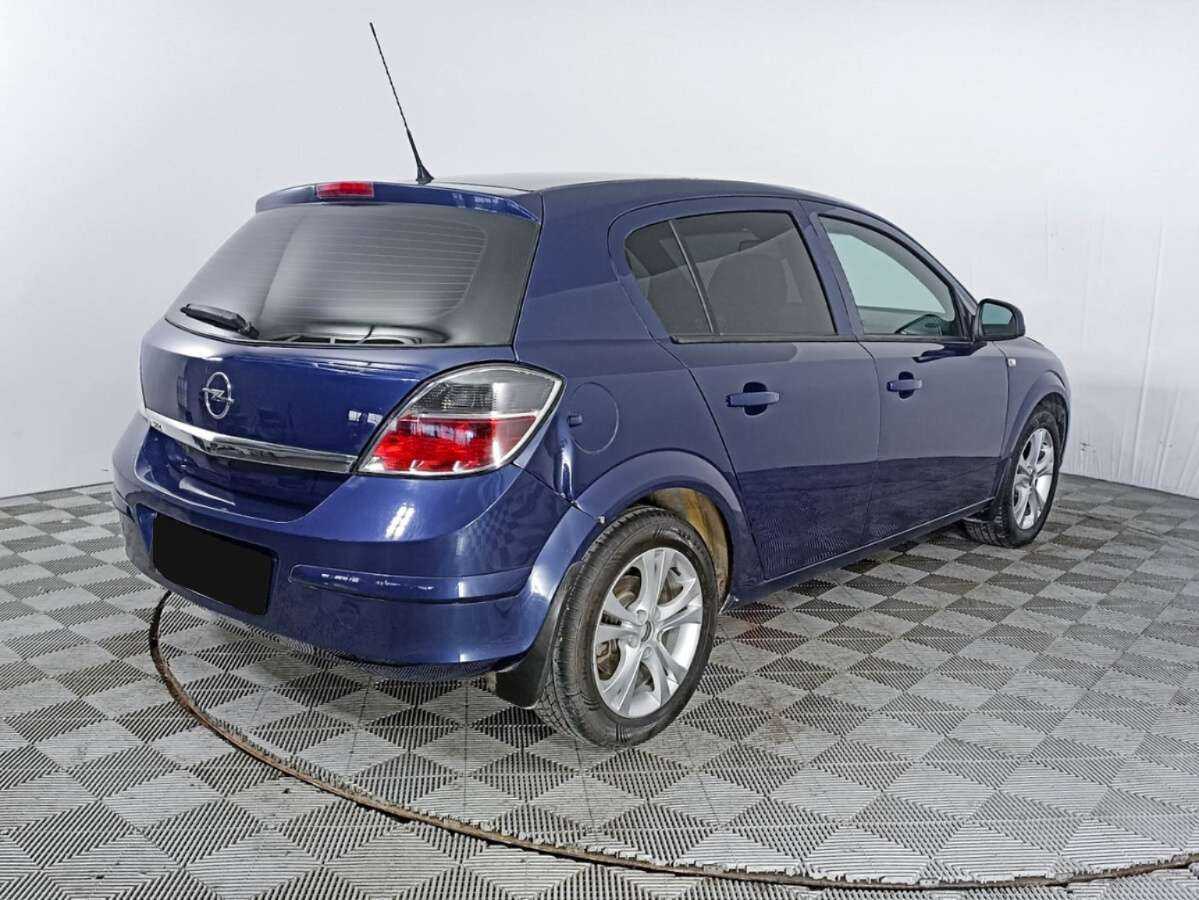 Opel Astra с пробегом — 2011 год. Фото: #4