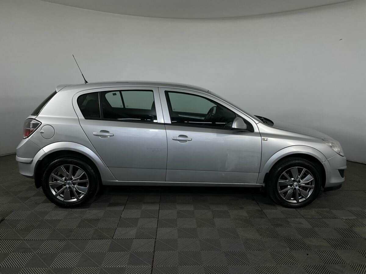 Opel Astra с пробегом — 2010 год. Фото: #3