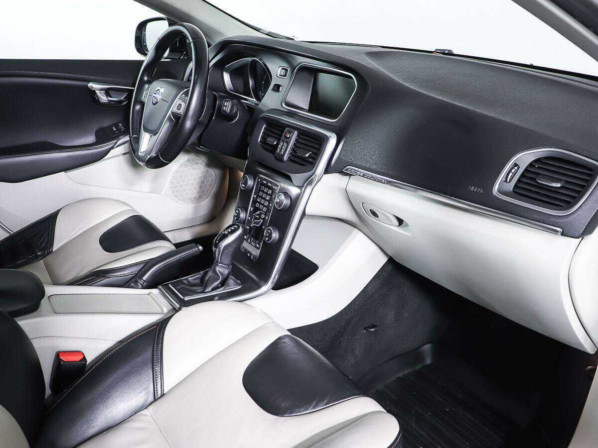 Volvo V40 Cross Country с пробегом — 2013 год. Фото: #8