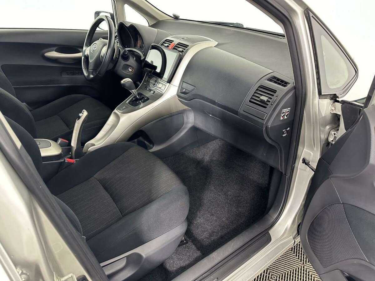 Toyota Auris с пробегом — 2007 год. Фото: #13
