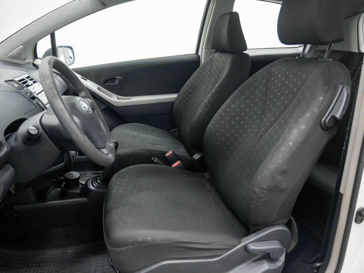 Toyota Yaris с пробегом — 2008 год. Фото: #12