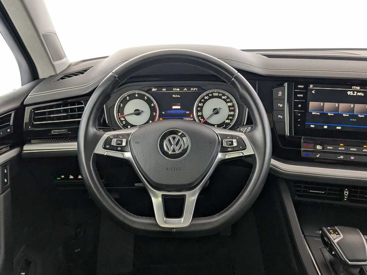Volkswagen Touareg с пробегом — 2020 год. Фото: #17