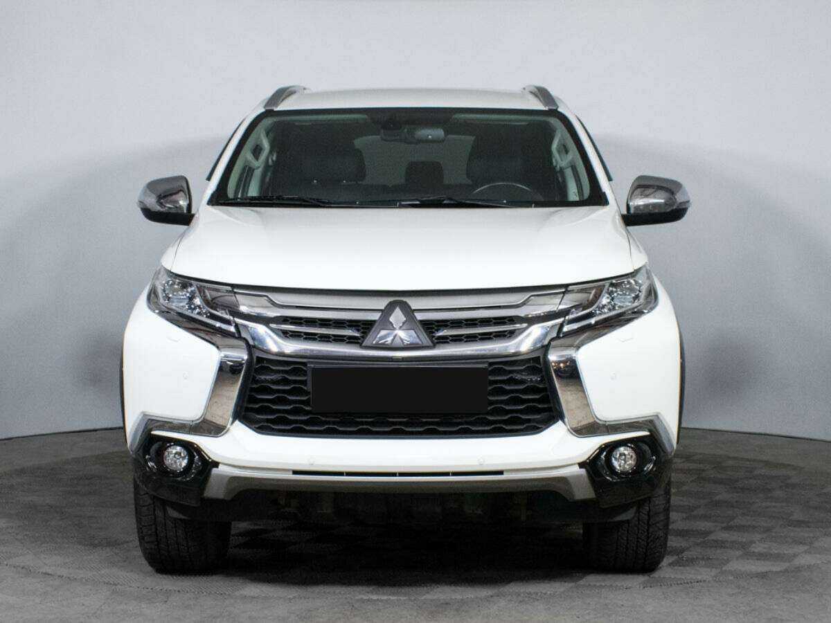 Mitsubishi Pajero Sport с пробегом — 2018 год. Фото: #1