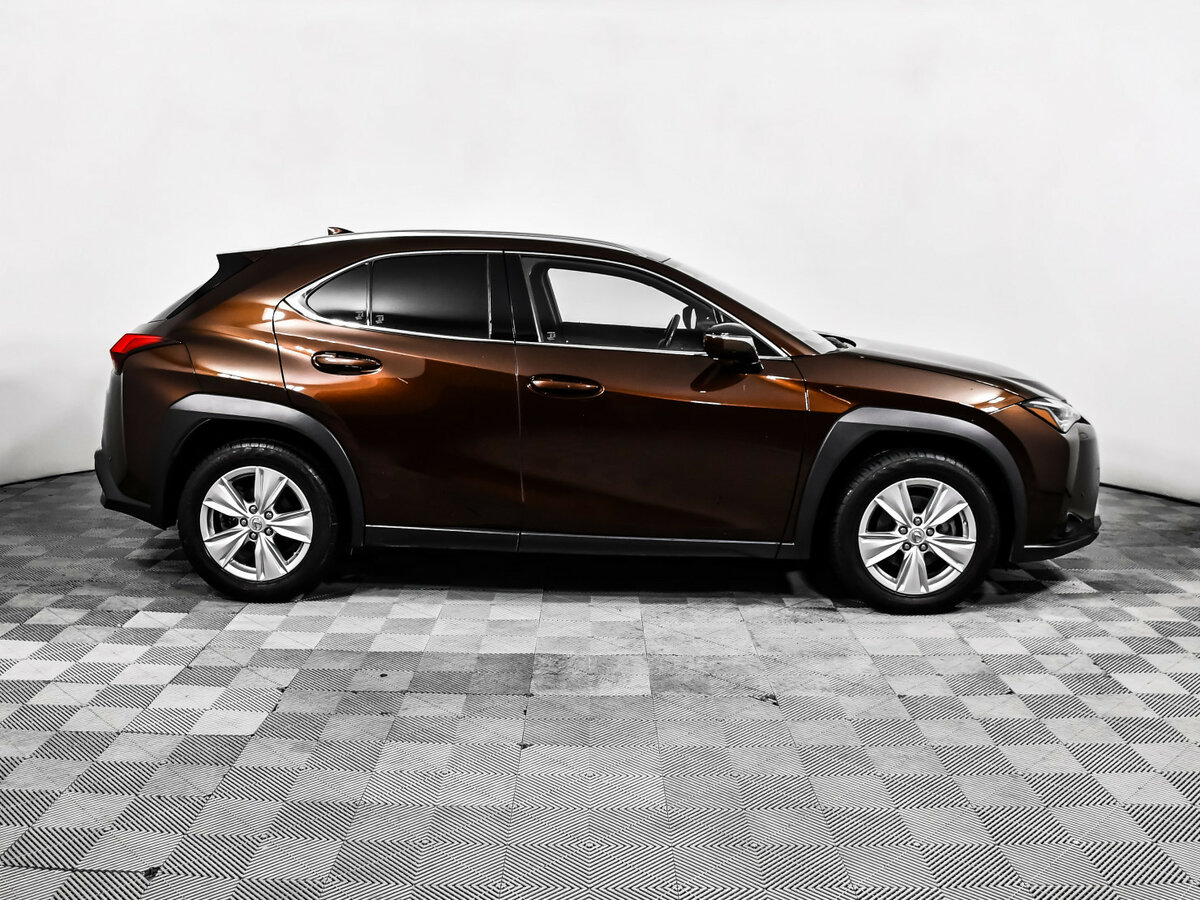 Lexus UX с пробегом — 2021 год. Фото: #3