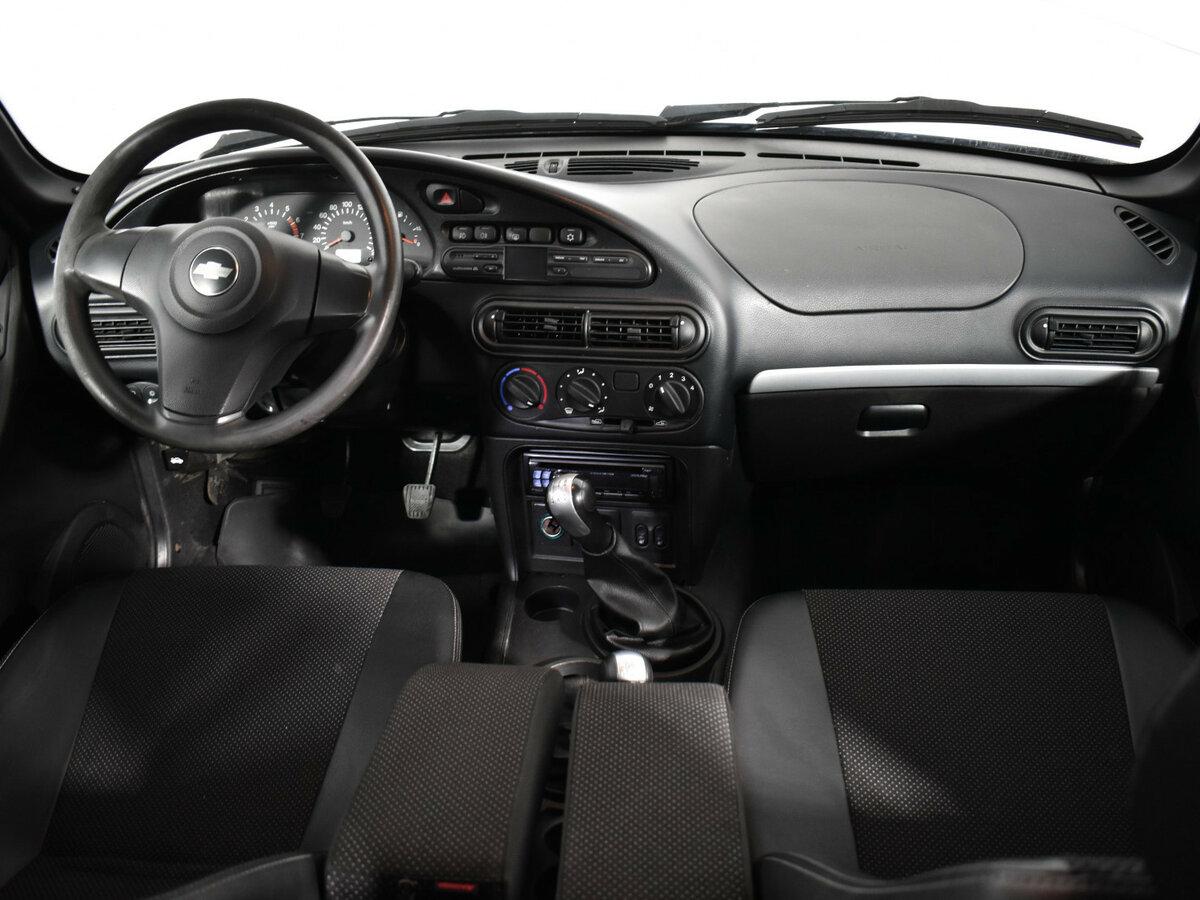 Chevrolet Niva с пробегом — 2013 год. Фото: #10