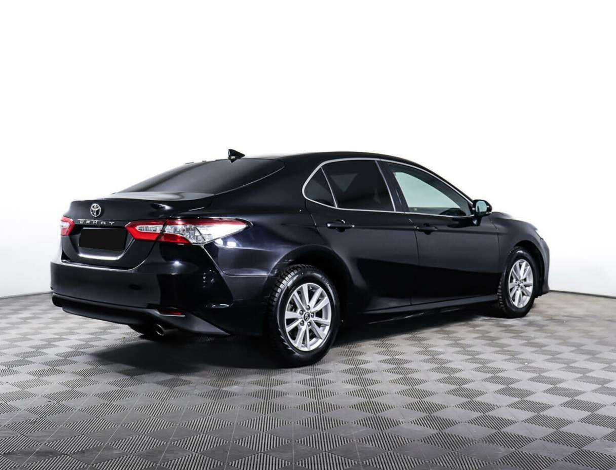 Toyota Camry с пробегом — 2018 год. Фото: #4