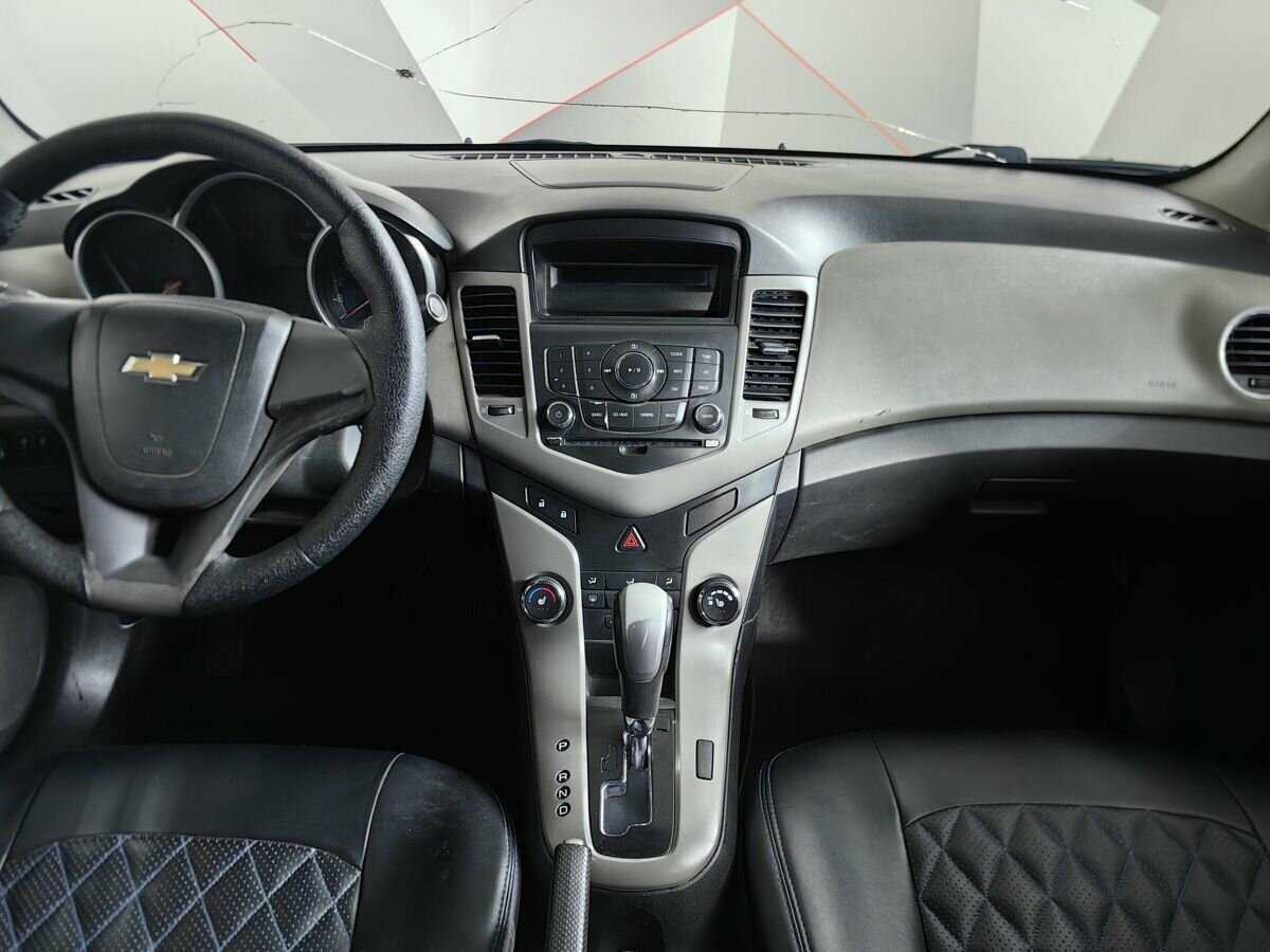 Chevrolet Cruze с пробегом — 2011 год. Фото: #10