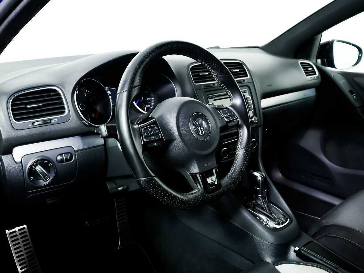 Volkswagen Golf R с пробегом — 2012 год. Фото: #12
