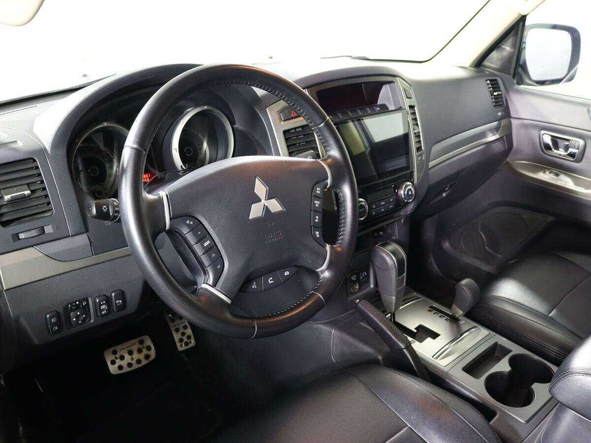 Mitsubishi Pajero с пробегом — 2021 год. Фото: #10