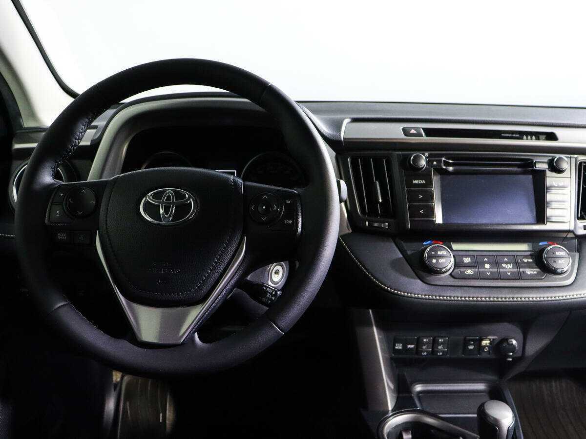 Toyota RAV4 с пробегом — 2016 год. Фото: #11